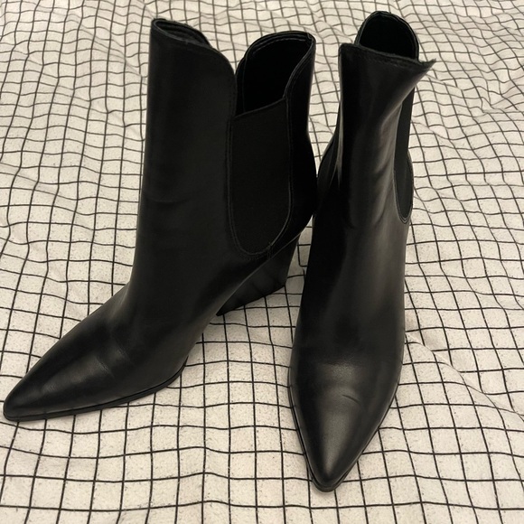 Kendall and Kylie Black booties size 5.5 - Picture 2 of 4